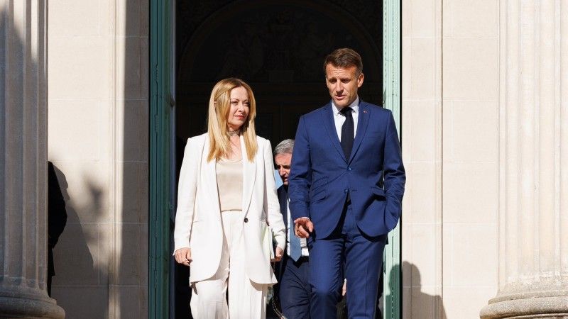 Premier Włoch Giorgia Meloni i prezydent Francji Emmanuel Macron w czerwcu 2026 r.