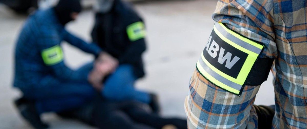 Skłócić uchodźców z Kijowem. Siemoniak o kulisach akcji ABW