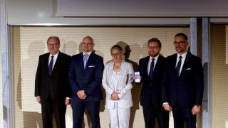 Dyplomy ukończenia studiów od stycznia będą dostępne tylko w wersji cyfrowej. Dokumenty będą również dostępne w mObywatelu. Starsi absolwenci nie będą mogli skorzystać z nowości.