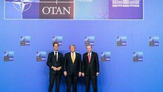 Mark Rutte, Donald Trump i Recep Erdogan podczas szczytu NATO w Ankarze