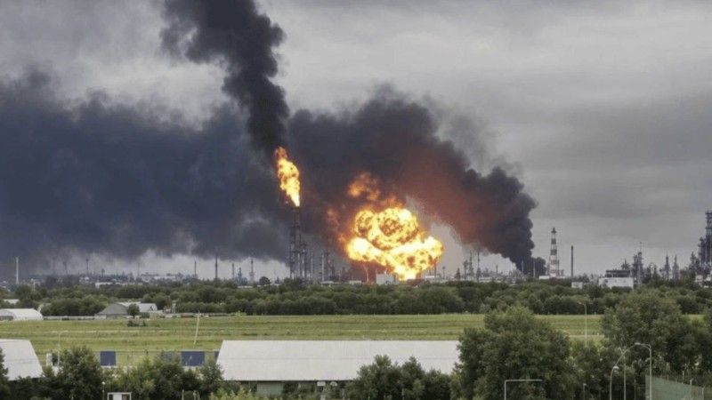 płonąca rafineria w Moskwie