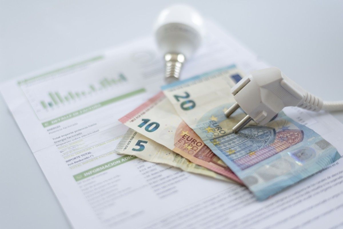 Koszty energii to jedno z największych wyzwań dla biznesu. Jak zabezpieczyć firmę przed rynkowymi wahaniami?
