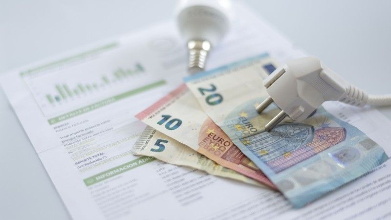 expensive-electricity-bill-with-lightbulb-and-cash-2026-03-24-12-34-36-utc
