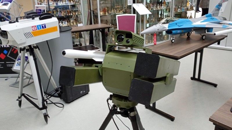 Konferencja Technodron '26, której Defence24 był patronem medialnym odbyła sie w dniach 14-15 maja 2026 na Wydziale Stosunków Międzynarodowych Uniwersytetu w Białymstoku. Na zdjęciu zestaw rakietowy Huzar 1 firmy Rocket Science Engineering.