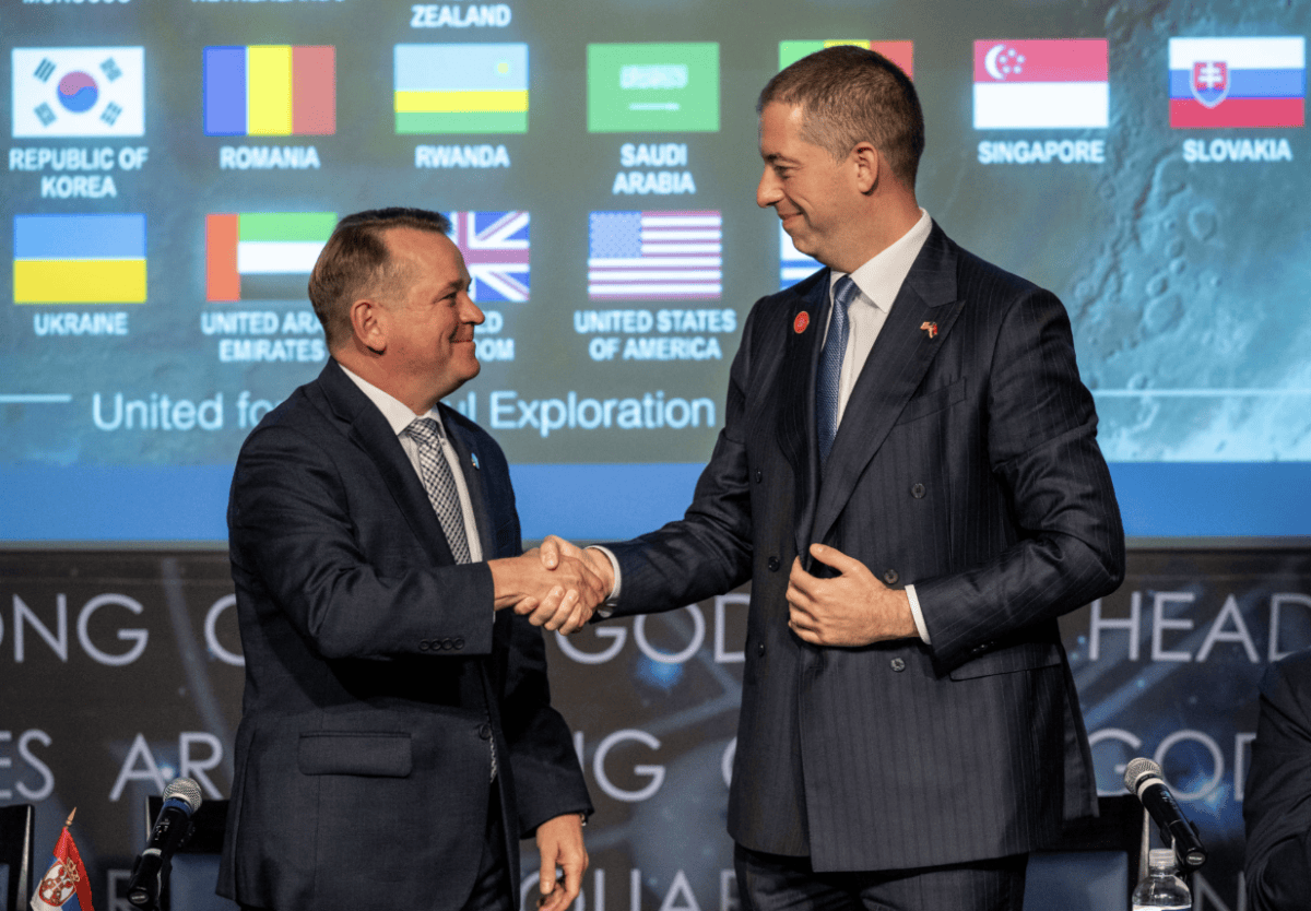 Serbia w Artemis Accords. Kosmiczna gra na dwa fronty