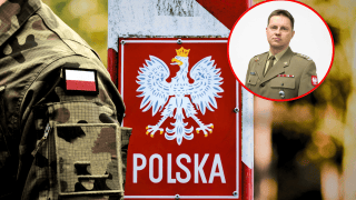 Słupek graniczny Polski oraz żołnierz Wojska Polskiego. W kole postać płk Piotra Turka, szefa CISI.