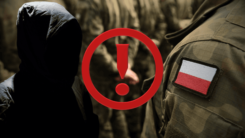 żołnierze wojska polskiego i hacker ze znakiem wykrzykiem.