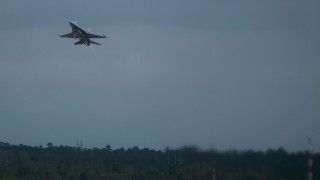 myśliwiec F-16 wyposażony w zestaw autonomii VENOM