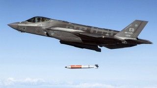 Pierwszy zrzut próbny ćwiczebnej wersji bomby B-61-12 z samolotu F-35