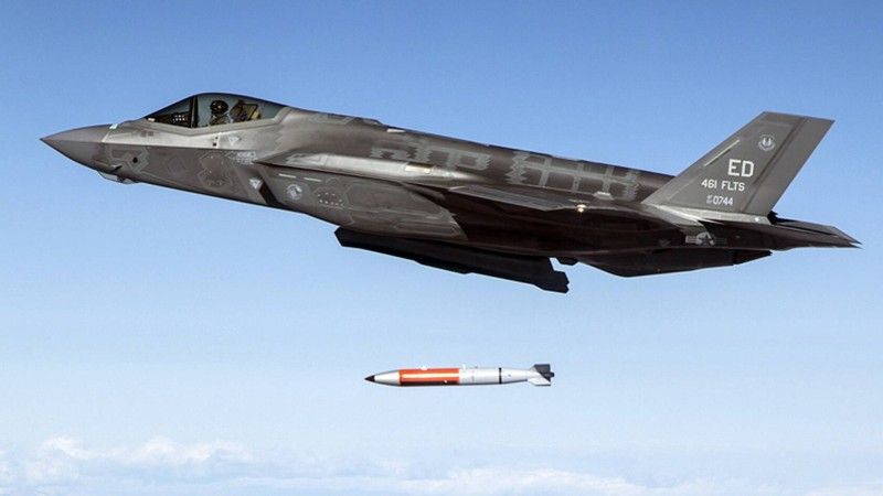 Pierwszy zrzut próbny ćwiczebnej wersji bomby B-61-12 z samolotu F-35