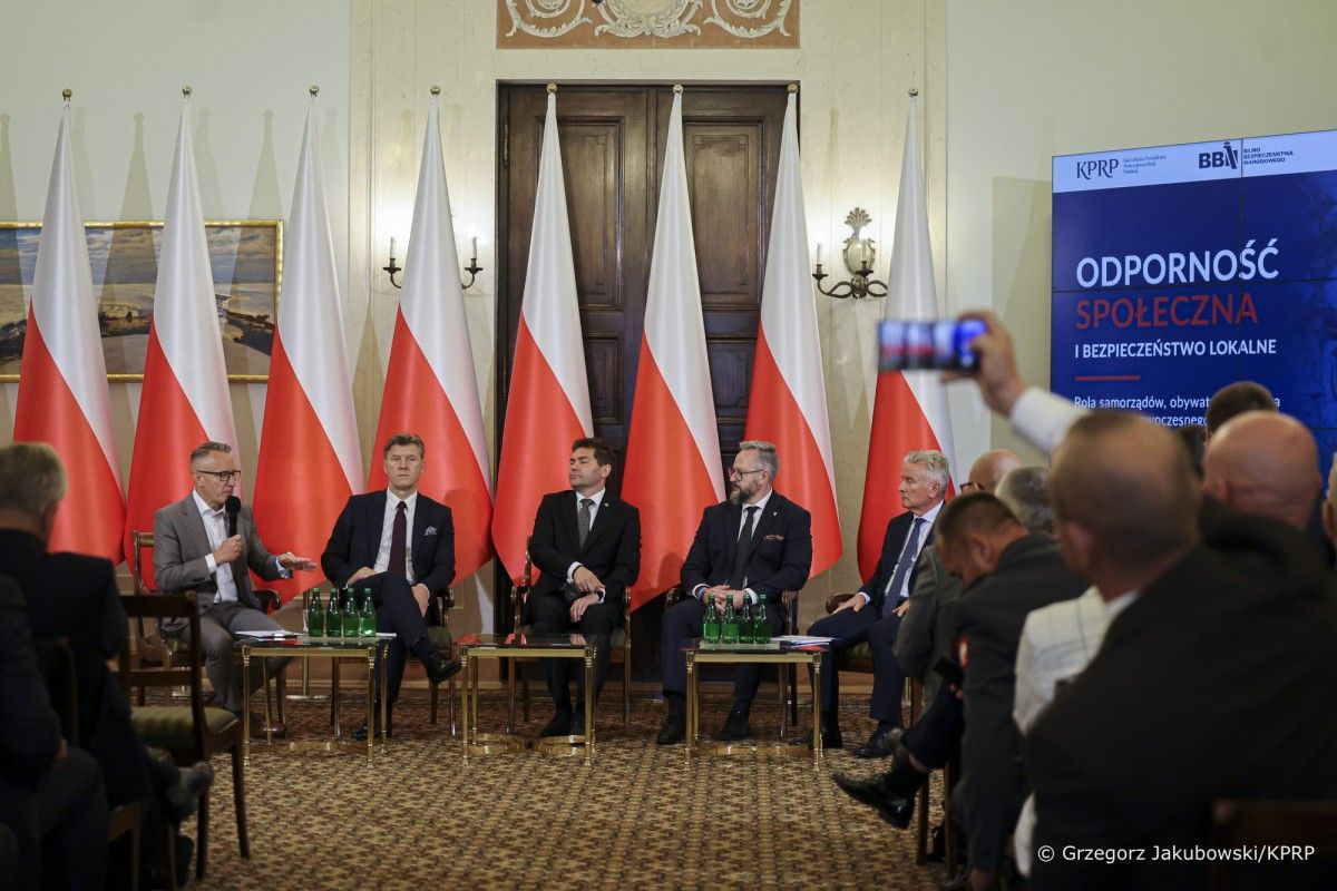 O bezpieczeństwie w czasie kryzysu. "Nie możemy wszystkiego zwalić na armię”