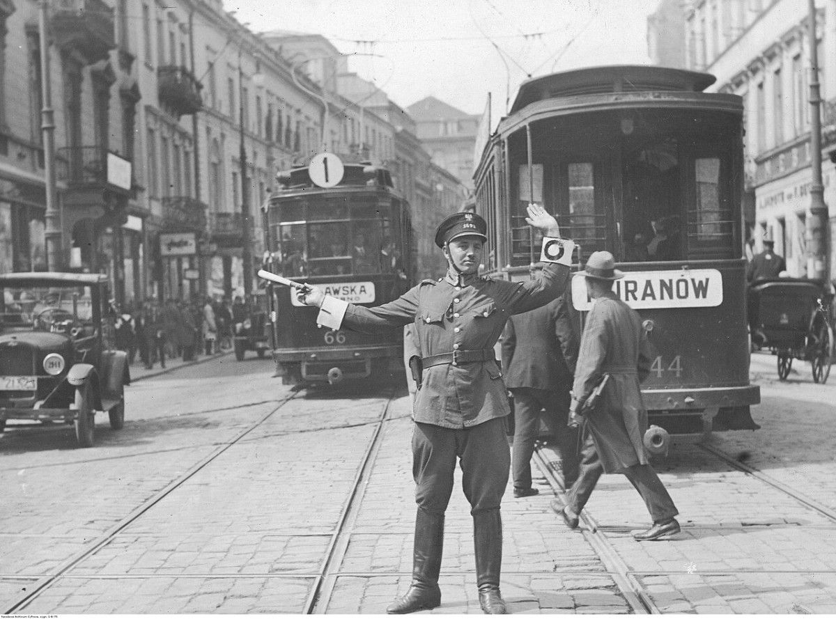 Z wielu mundurów do jednej służby. Kto stworzył Policję Państwową?