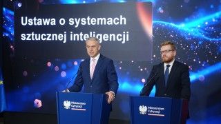 W piątek prezydent podpisał ustawę o systemach AI. Wiceminister cyfryzacji Dariusz Standerski zapowiedział, że organ nadzoru zacznie działać jeszcze w tym roku.