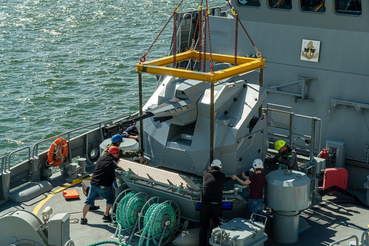 Niszczyciel min ORP Albatros ma już swoją armatę [FOTO]
