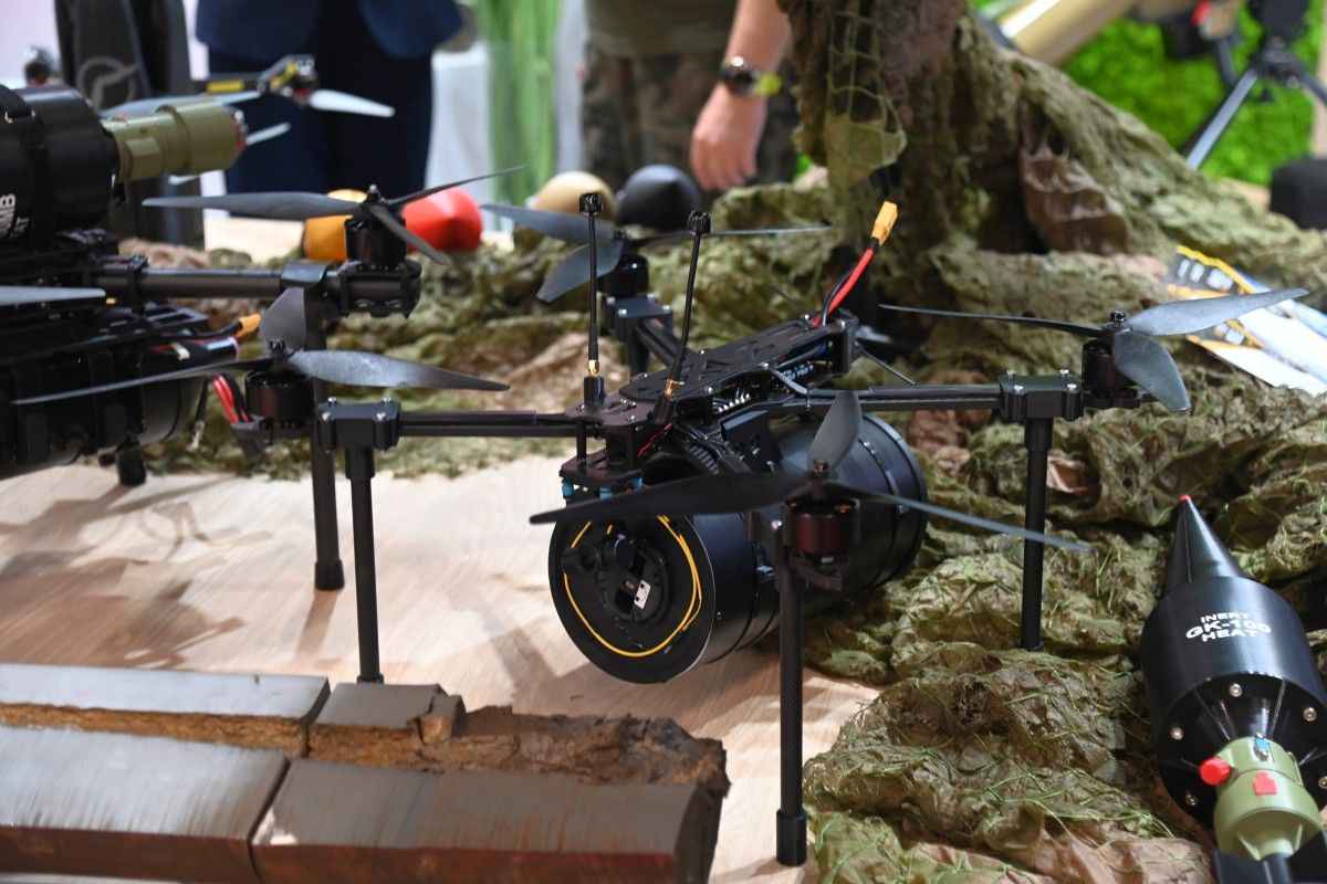 Dron spadł na prywatną posesję pod Warszawą. Policja ustaliła jego pochodzenie