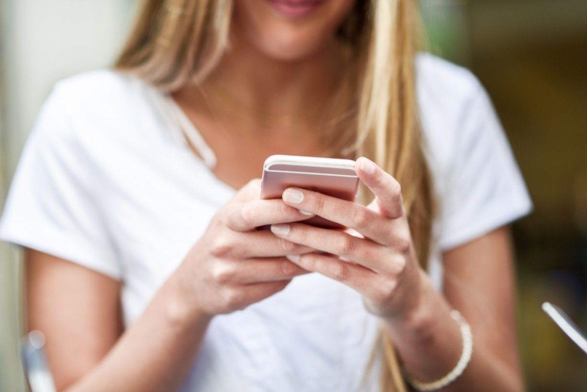 Link do Poradnika Bezpieczeństwa w SMS od RCB. Gawkowski: nie ma ataku