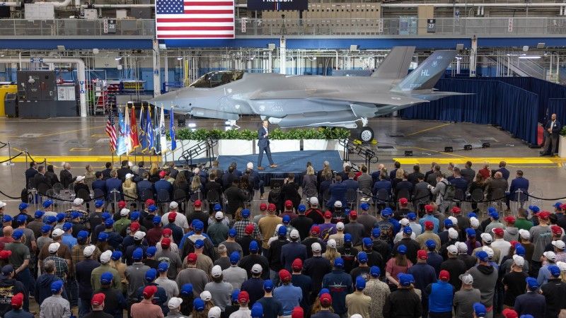 Pete Hegsheth w zakładach Lockheed Martin
