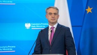 Krzysztof Gawkowski, wicepremier i minister cyfryzacji, podczas konferencji prasowej.