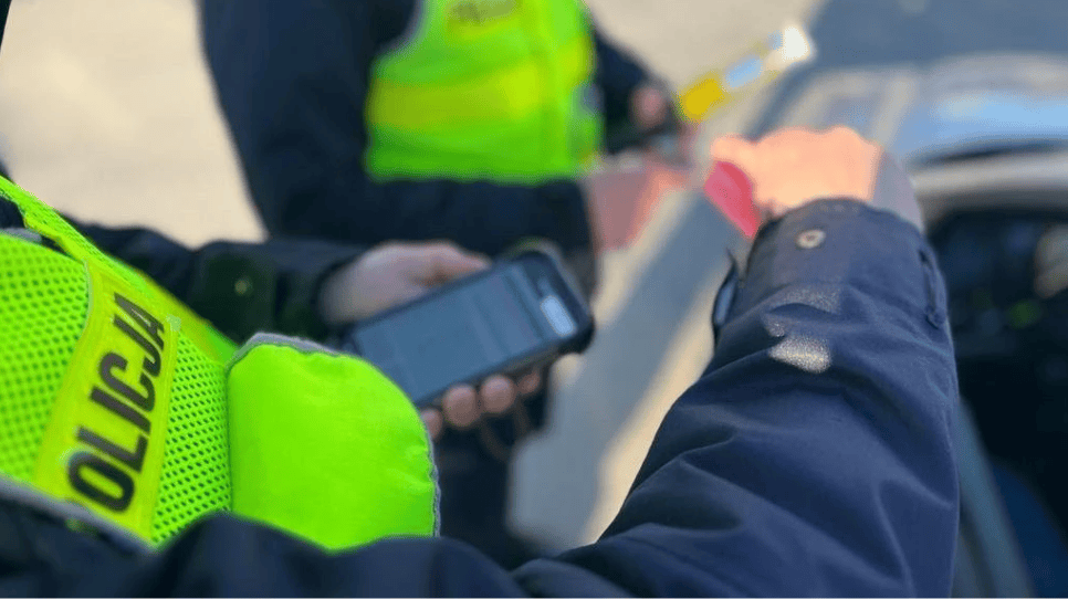 Policja odchodzi od papierowych notatników. „To przełom w całej organizacji służby”