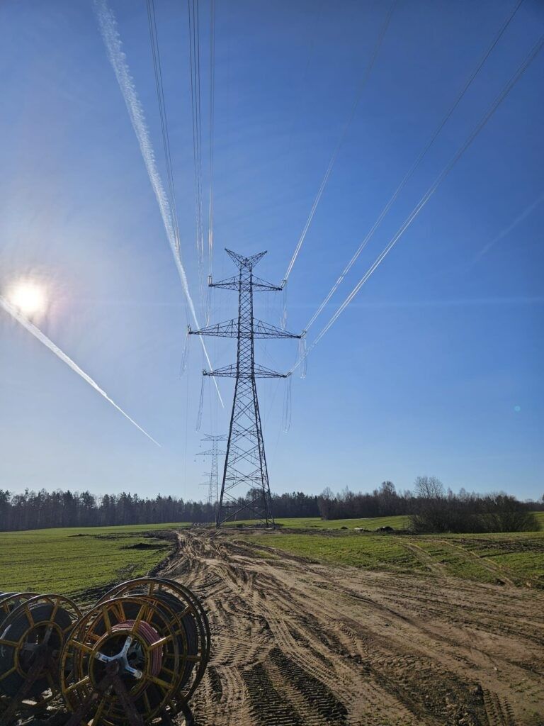 Pierwszy etap budowy linii 400 kV Choczewo – Gdańsk Przyjaźń gotowy