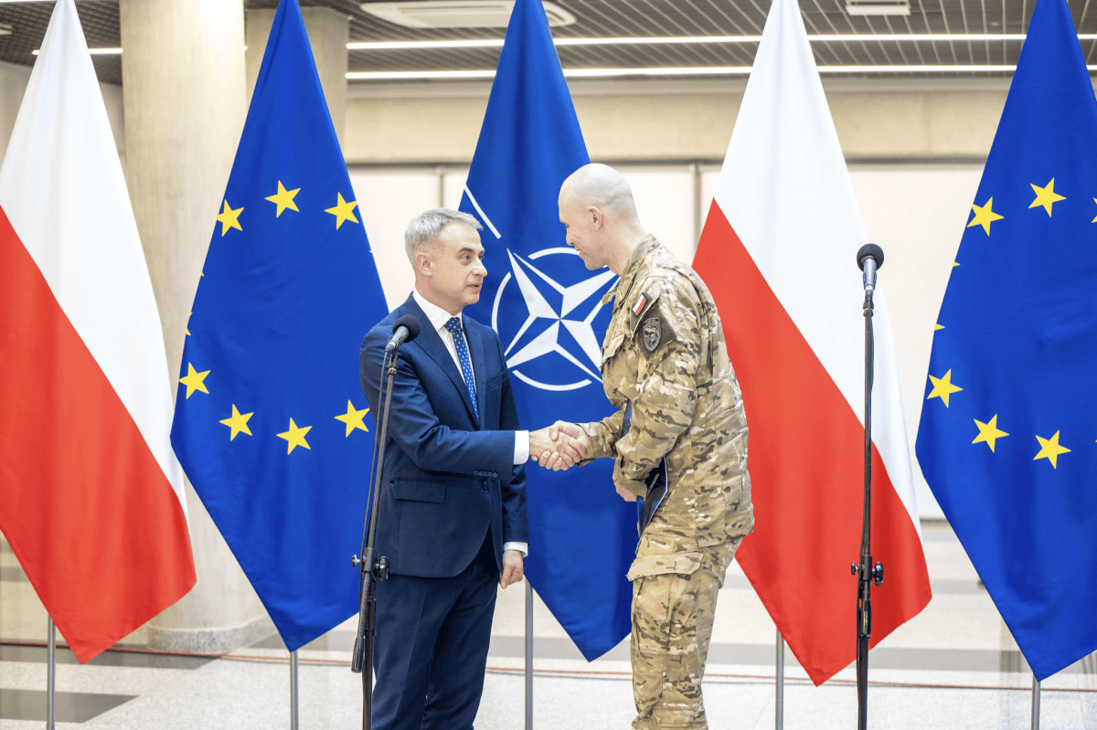 Polska najbardziej atakowana w UE. Rząd i wojsko łączą siły