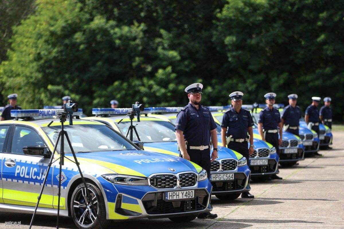 44 nowe BMW dla drogówki. Policja dostała też laserowe mierniki prędkości
