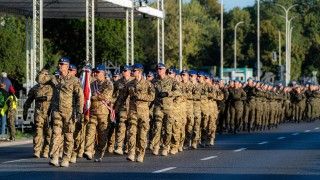Wojska Obrony Cyberprzestrzeni podczas próby defilady z okazji Święta Wojska Polskiego.