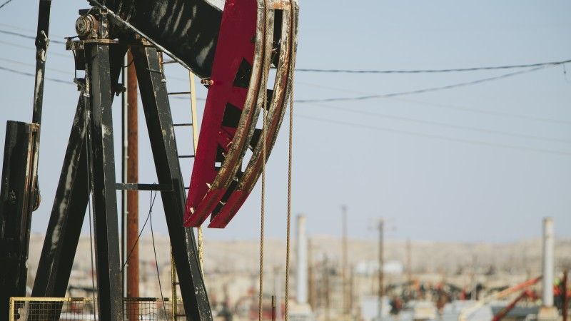 oil-pumpjack-in-a-desert-landscape-on-sunny-day-2026-01-09-09-12-22-utc