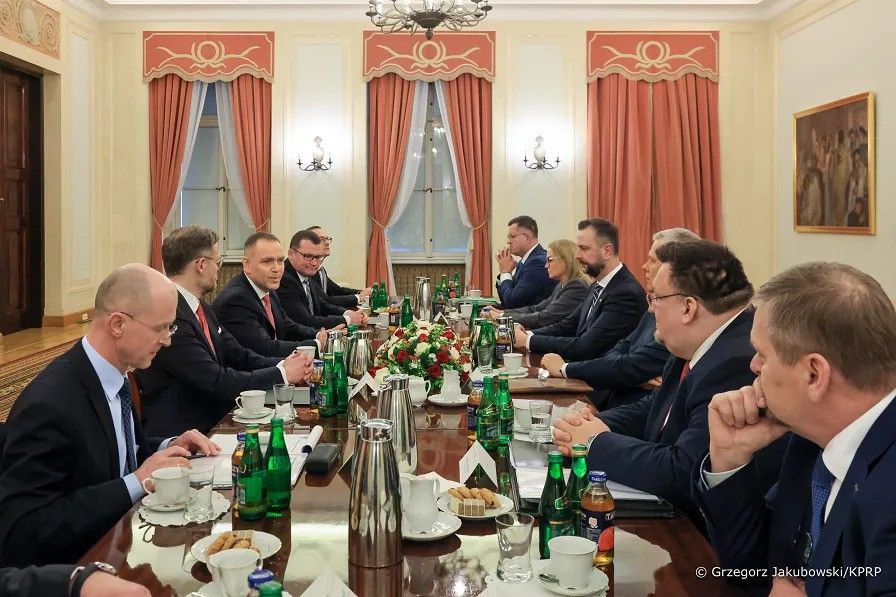 Generalskie gwiazdki w prezydenckiej zamrażarce. Dlaczego szefowie służb czekają na awans?