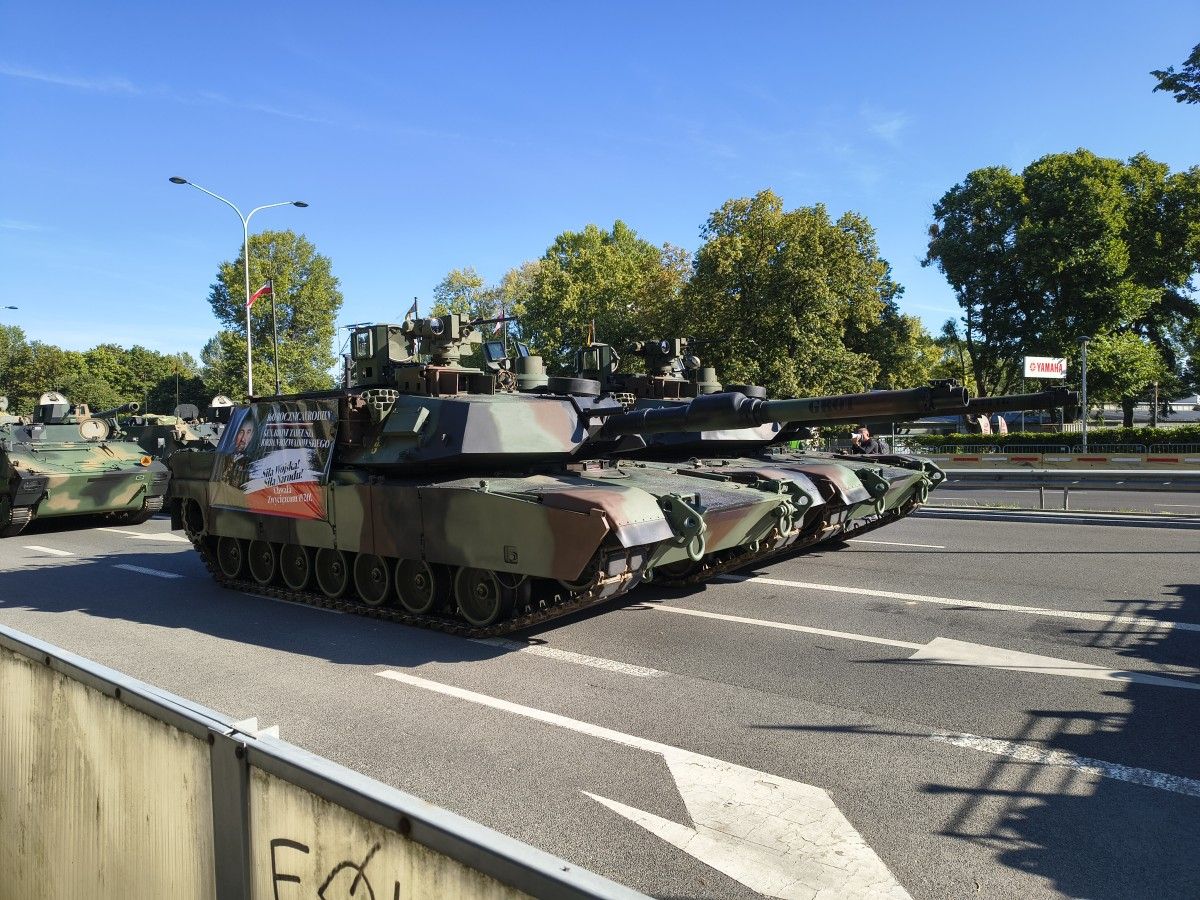 Borsuki, Abramsy, K2, rakiety i drony na Wisłostradzie. Lądowa defilada Wojska Polskiego