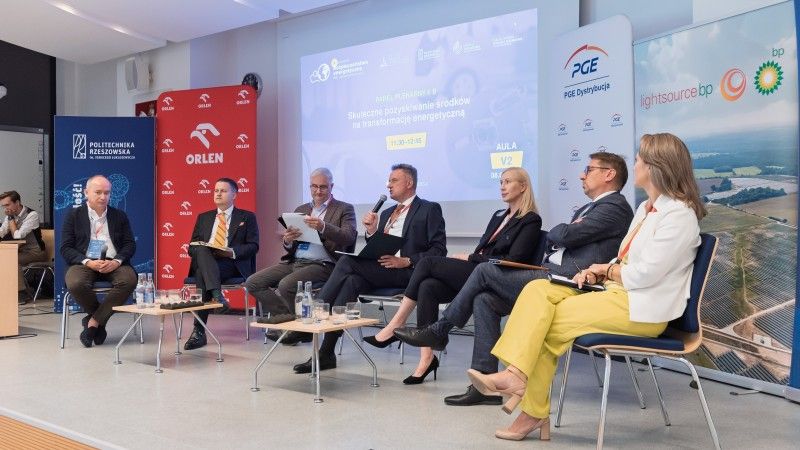Uczestnicy poprzedniej edycji konferencji na panelu