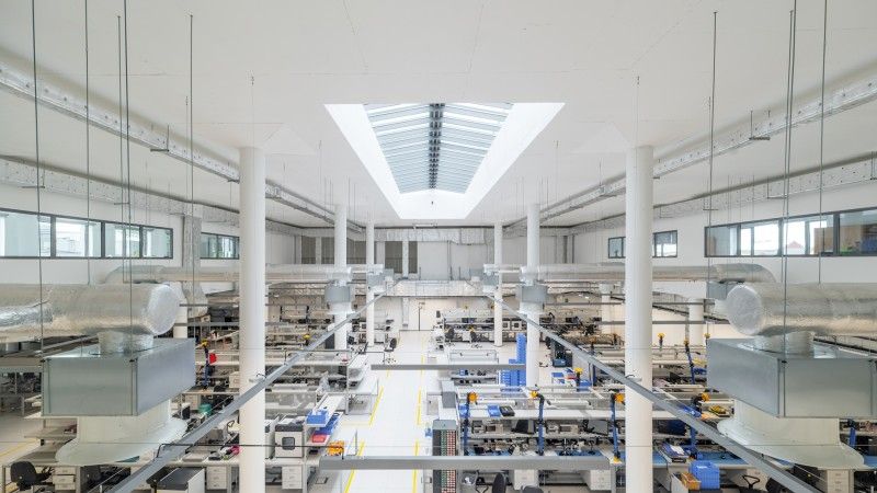 Hala montażowa w siedzibie VIGO Photonics w Ożarowie Mazowieckim.