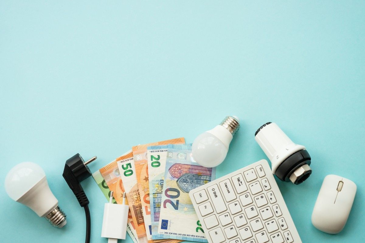 Rachunki za prąd w końcu spadną? Prezes URE wprost o głównym celu transformacji