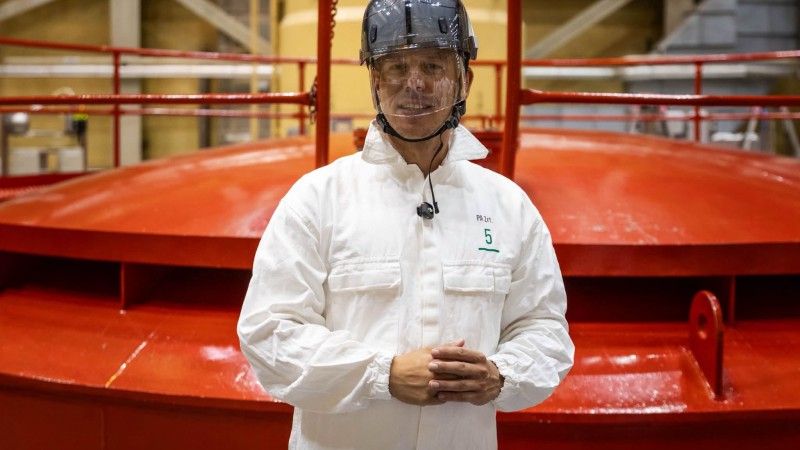 Premier Węgier Peter Magyar w elektrowni jądrowej Paks.