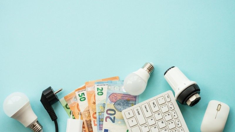 energy-savings-concept-with-lightbulbs-and-money-2026-03-19-03-15-30-utc