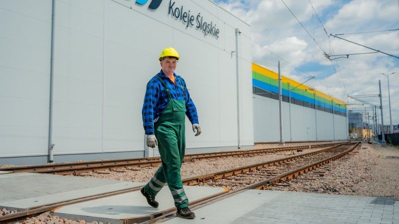 Były górnik Klaudiusz Sikora, który znalazł zatrudnienie w Kolejach Śląskich.
