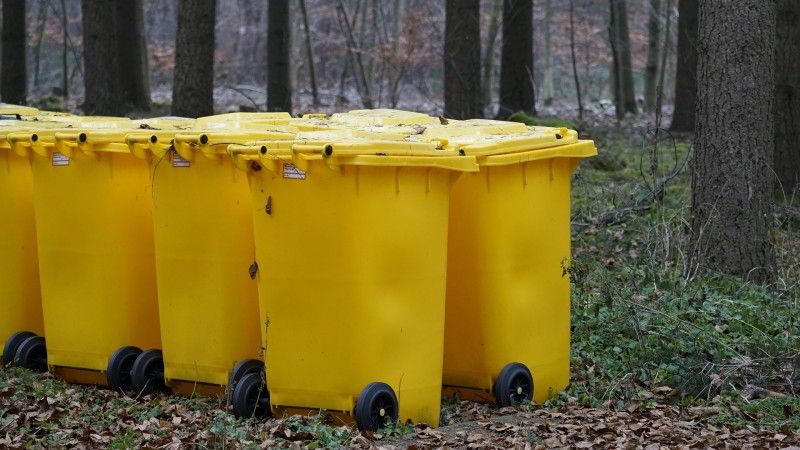 Dokumenty z danymi osobowymi dość często trafiają do śmieci