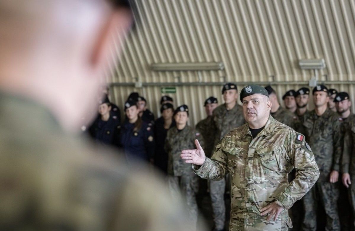 Koniec „zielonej masy”. Wojsko frontem do żołnierza