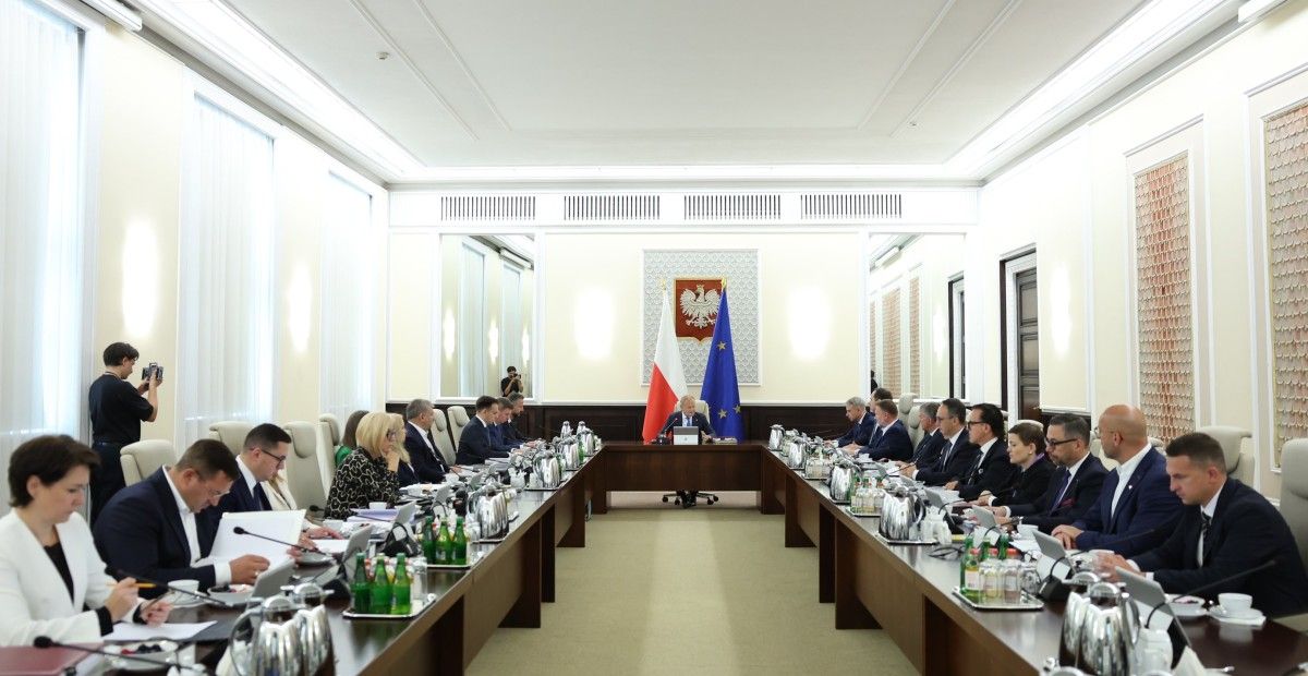 36,5 mld na służby i 3-proc. podwyżki. Rząd przyjął budżet na 2027 rok