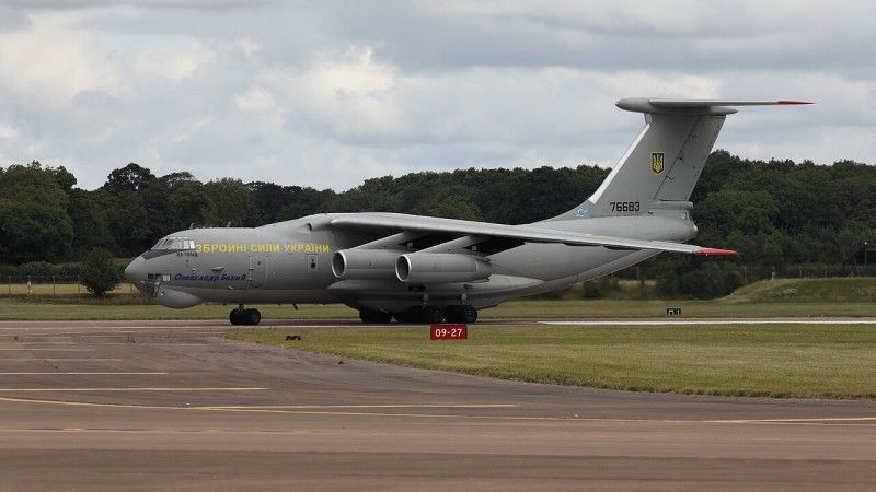Ukraiński Ił-76 na pasie startowym - zdjęcie poglądowe