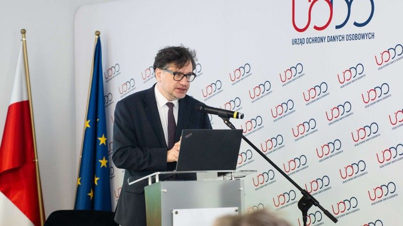 Prezes UODO Mirosław Wróblewski na konferencji.