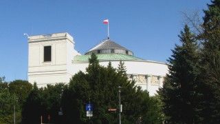 Trwają prace nad startem działalności Komisji Rozwoju i Bezpieczeństwa Sztucznej Inteligencji. Sejm zmieni swój regulamin, aby móc wybrać pierwszego przewodniczącego organu nadzoru nad AI.