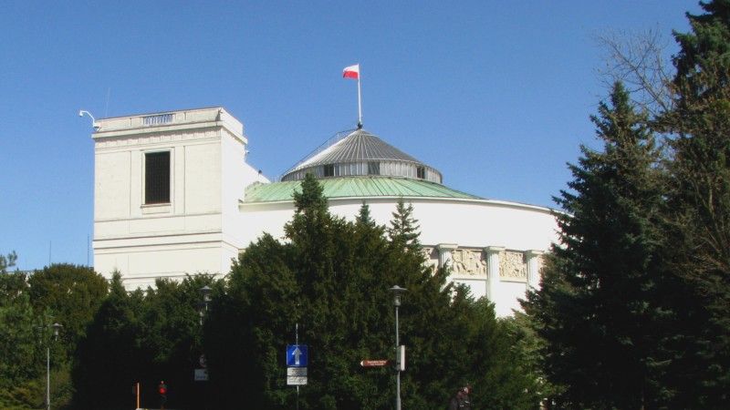 Trwają prace nad startem działalności Komisji Rozwoju i Bezpieczeństwa Sztucznej Inteligencji. Sejm zmieni swój regulamin, aby móc wybrać pierwszego przewodniczącego organu nadzoru nad AI.
