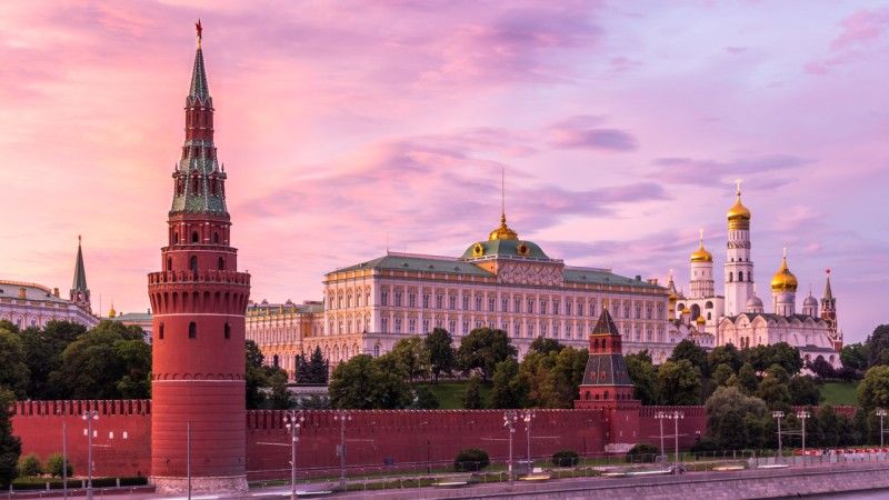 Rosyjskie niebo nad Kremlem w Moskwie - zdjęcie poglądowe