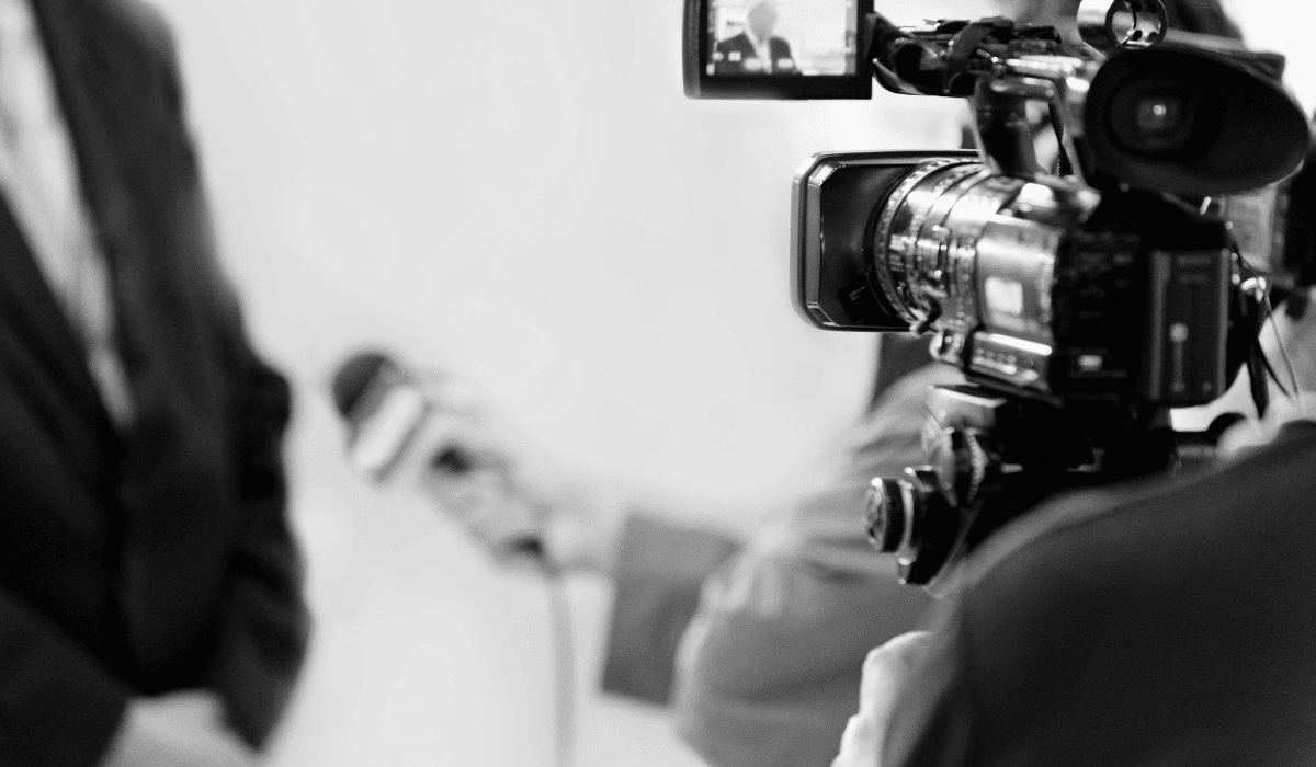 Polskie media wpadły w pułapkę Big Techów. Prawda przegrywa z pieniędzmi, algorytmami i polityką