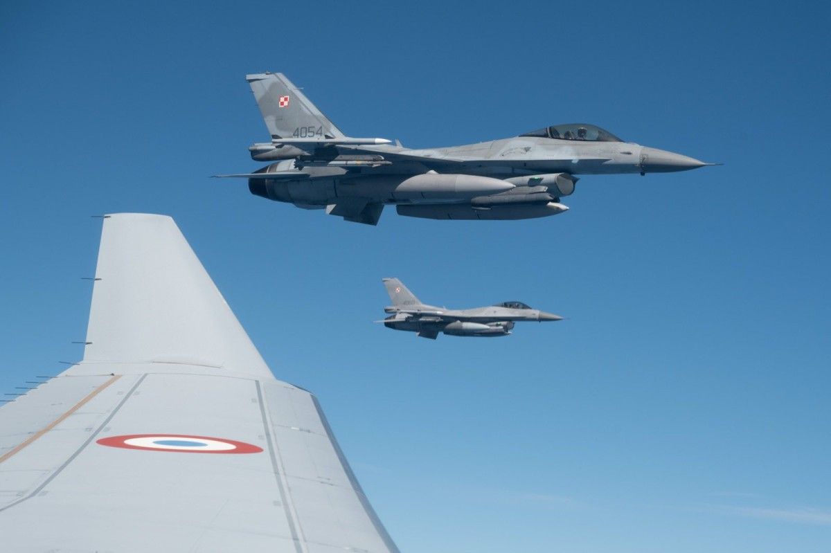 Polskie F-16 nad Morzem Czarnym. Osiem godzin w powietrzu i trzy tankowani