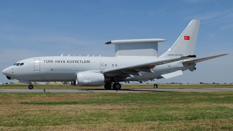 Turecki Boeing E-7T Peace Eagle na płycie lotniska