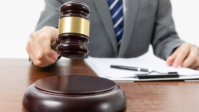 Mężczyzna z Ohio usłyszał wyrok 15 lat więzienia za m.in. cyberstalking, groźby i generowanie nagich wizerunków AI