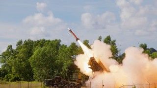 Pocisk wystrzeliwany z wyrzutni systemu Patriot - zdjęcie poglądowe