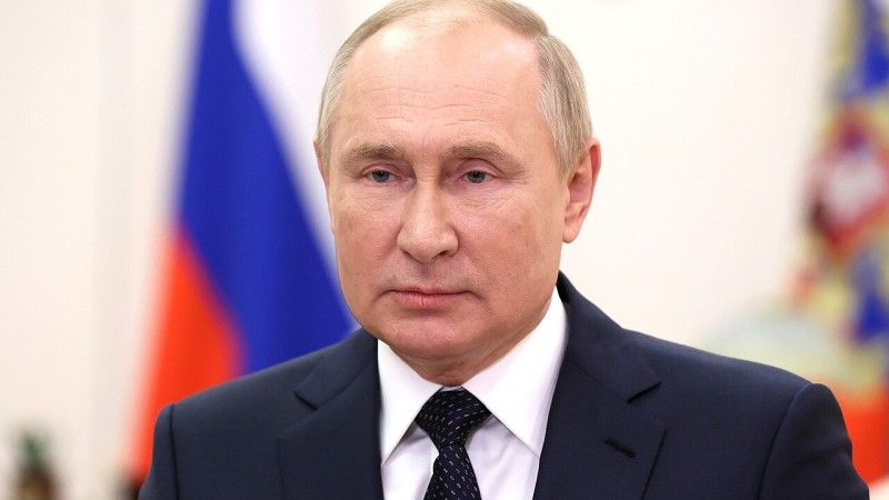 Władimir Putin patrzy - zdjęcie poglądowe